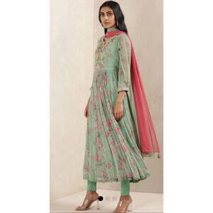 RITU KUMAR
Floral Print Anarkali Kurta Dress Size M in Garden Green